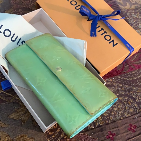 Louis Vuitton Handbags - Authentic Louis Vuitton vernis Sarah wallet